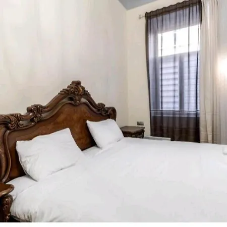 площа ринок, вулиця вірменська 3 Apartment